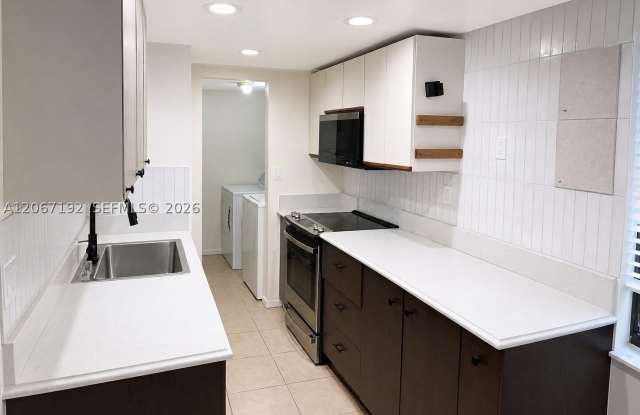 11263 SW 9th Ct Gallery 4