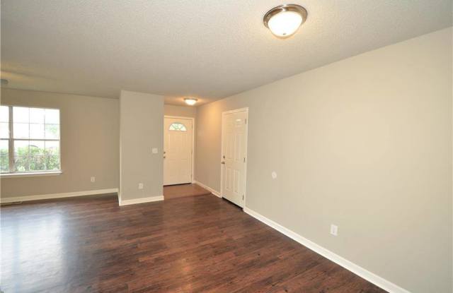 202 NE White Oak Drive Gallery 2