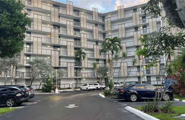 20500 W Country Club Dr photos photos