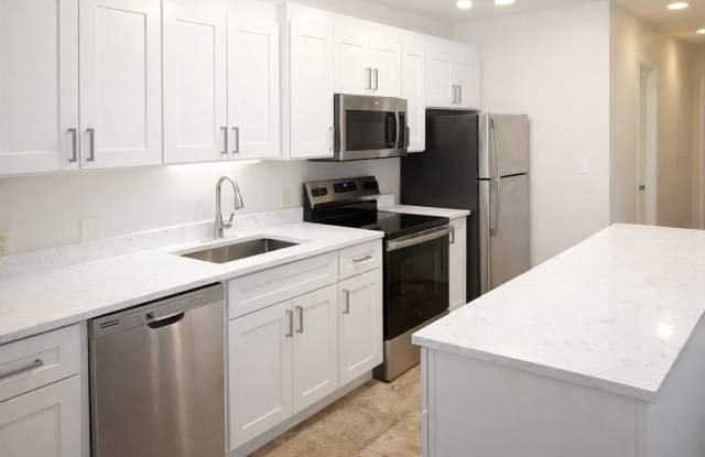 Downtown Bellevue Renovated 1 Bedroom Condo - Walk up entry photos photos Downtown Bellevue Renovated 1 Bedroom Condo - Walk up entry photos photos
