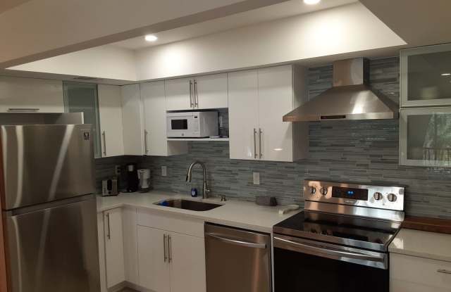 Seasonal-Beautifully renovated top floor 2/2 condo downtown Sarasota. photos photos