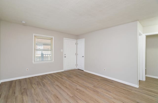 5608 Jacksboro Pike - 2 - 5608 Jacksboro Pike, Knoxville, TN 37918