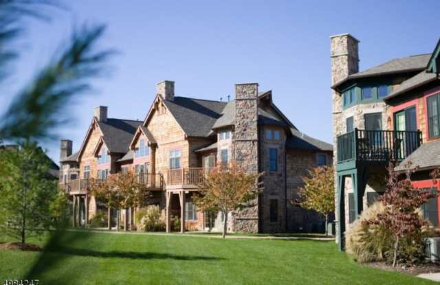 8-22 MAPLE CRES Gallery 2