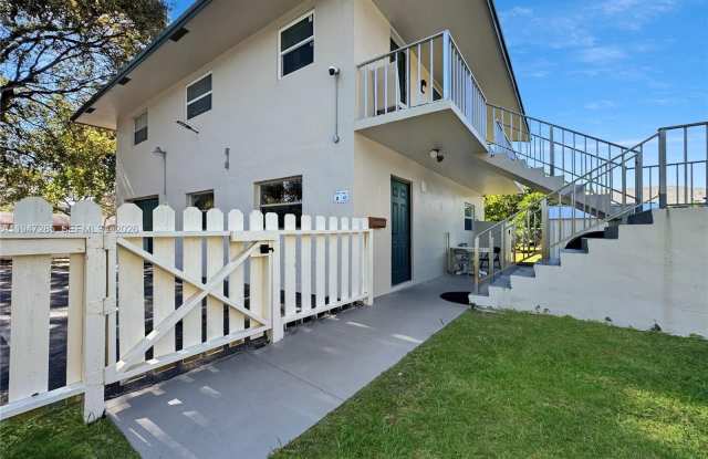 883 SW 10th St photos photos