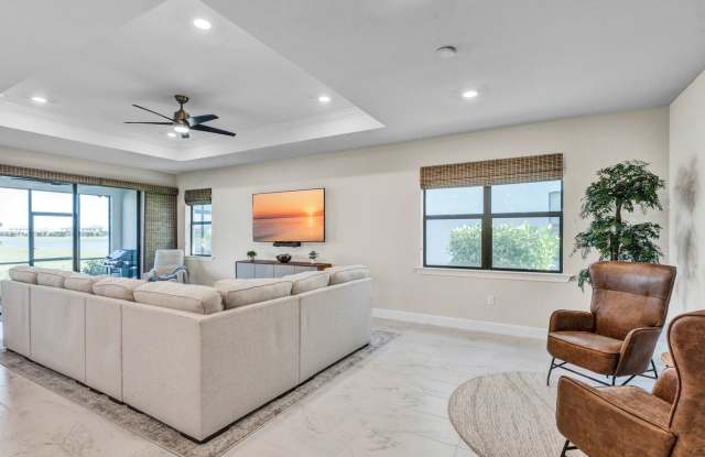 Enjoy Pebble Glen Drive in Estero Gallery 4