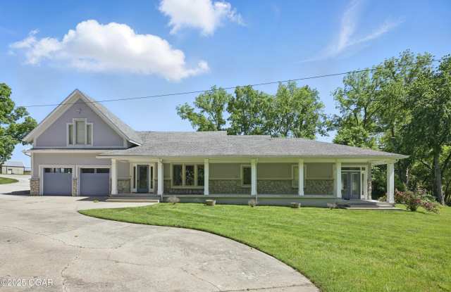 5594 Riverside Drive - 5594 Riverside Drive, Grand Falls Plaza, MO 64804