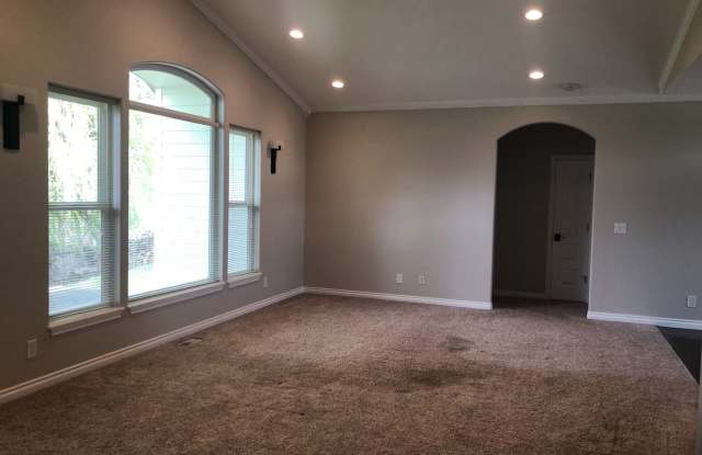 1215 SE Trentwood Gallery 4