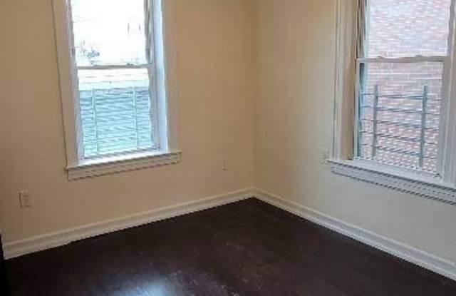 35-39 10 ST - 35-39 10th Street, Queens, NY 11106