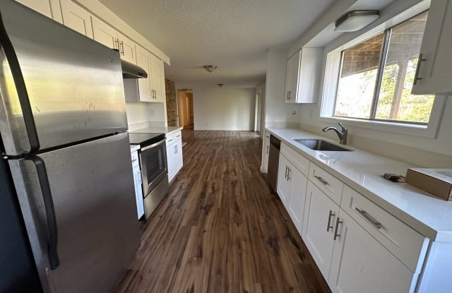 1005 Panorama Court - 1005 Panorama Court, Fircrest, WA 98466