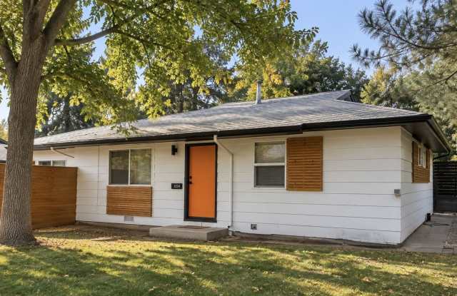 AVAILABLE NOW! Fully updated 2 Bed 1 Bath Near CU Gallery 3
