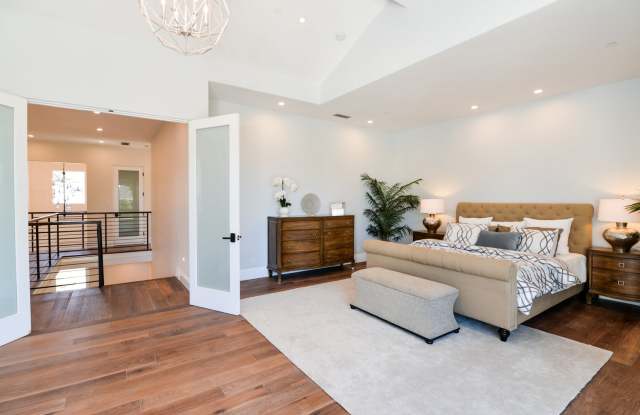 BEAUTIFUL 5 bedroom 4.5 Bath with Swimming Pool & Spa + Large Backyard + Smart Home Features!! Gallery 3
