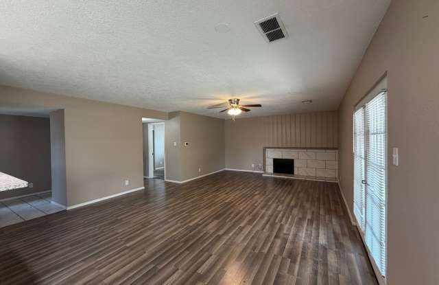 Lovely 4 Bedroom 2 Bathroom Home In NE ABQ! Gallery 4
