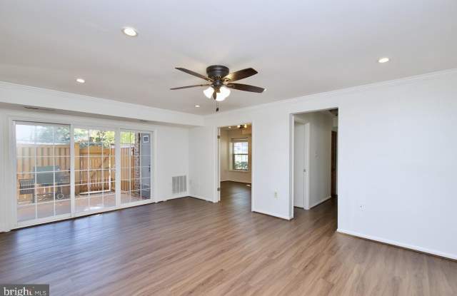 1952 KENNEDY DRIVE Gallery 2