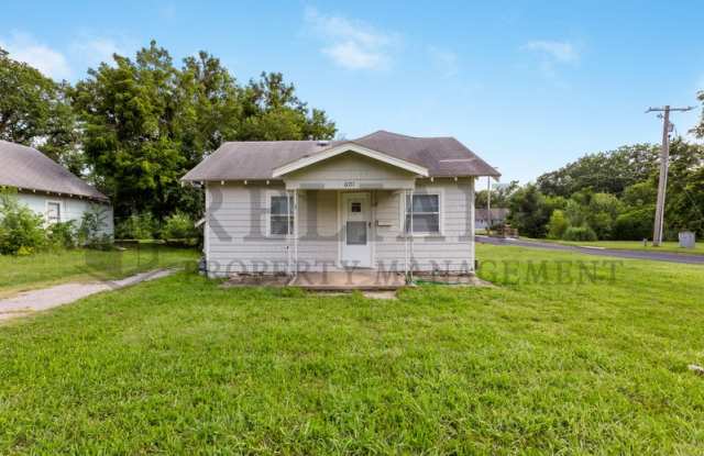 601 Southeast 5th Street - 601 Southeast 5th Street, Newton, KS 67114 601 Southeast 5th Street - 601 Southeast 5th Street, Newton, KS 67114