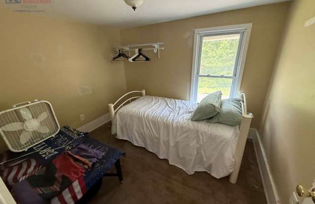 ROOM FOR RENT - Milan, MI photos photos
