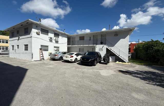 990 SW 4th St photos photos