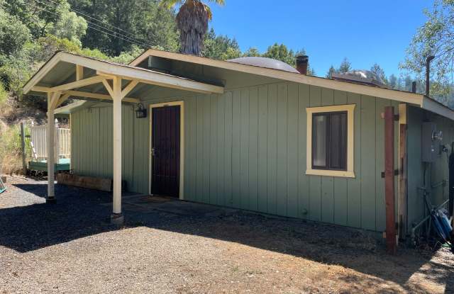 587 sq. ft. Private Hilltop Guest Cottage with Vineyard Views – Forestville photos photos