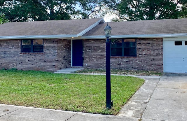 995 Doshire Dr - 995 Doshire Drive, Lakeside, FL 32065