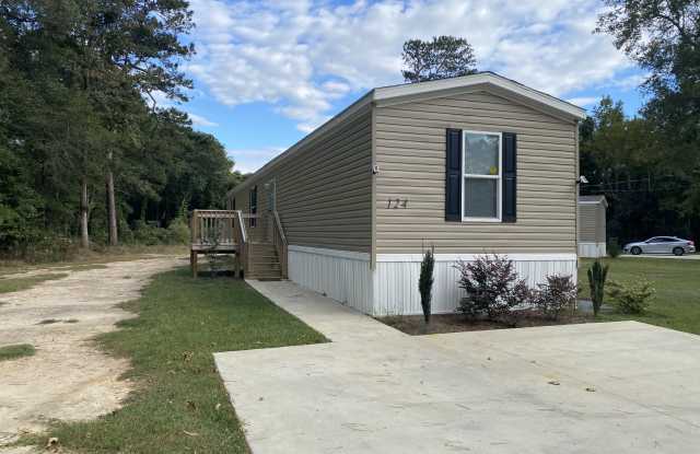 124 N. Pine Street - 124 North Pine Street, Pamplico, SC 29583