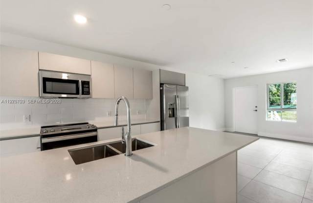 2561 NE 193rd Street 1103, Miami, FL 33180 photos photos