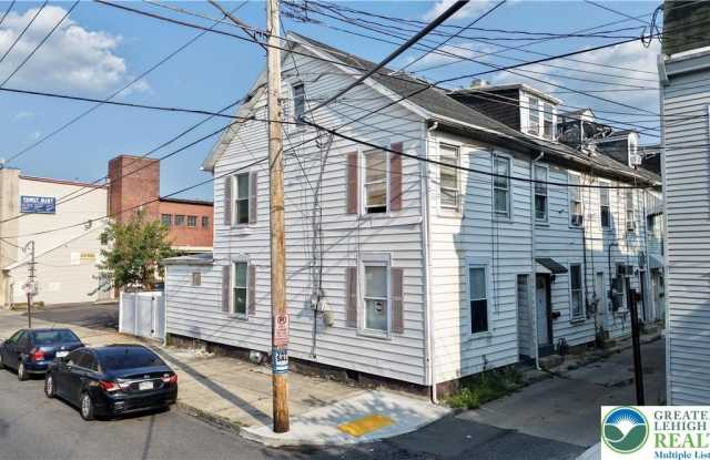 547 Silk Street Gallery 1