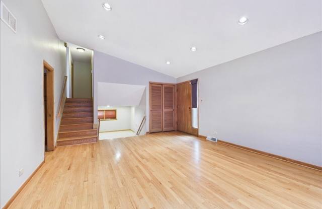 5007 Golf Road Gallery 3