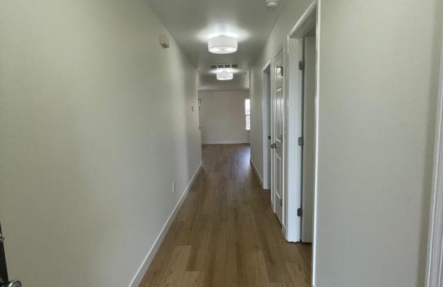 1009-1011 Gallery 3