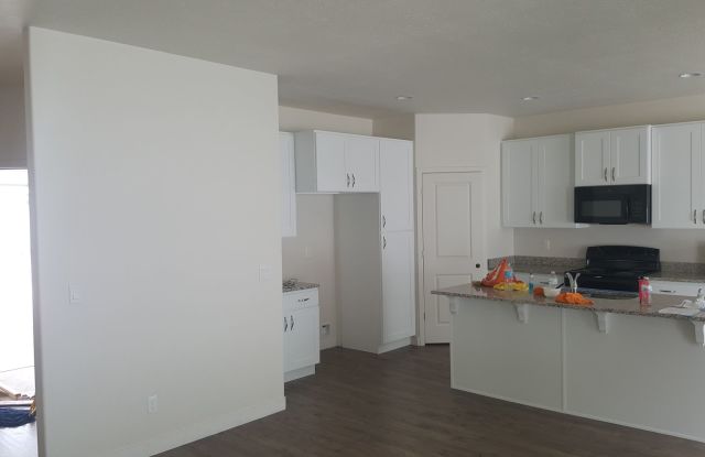 Spacious 3-Bedroom, 2.5-Bath Home in Centerville - 331 South 675 West, Centerville, UT 84014
