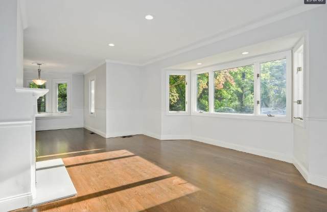 109 Taft Crescent Gallery 3