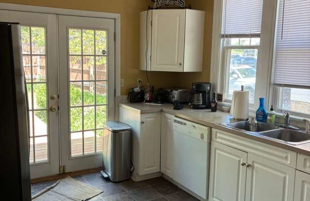 5 Bedroom, 2 bath House- Available August 2027! Gallery 3
