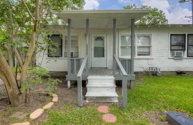 1527 Avenue N - 1527 Avenue N, Huntsville, TX 77340