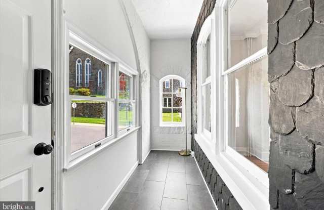 1810 MT SALEM LN Gallery 2