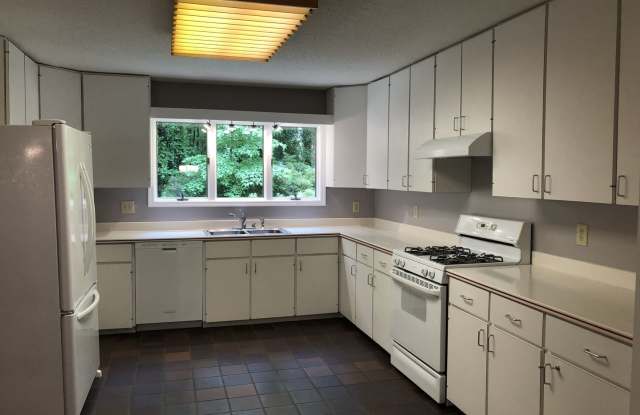6480 Burdett Drive Gallery 4
