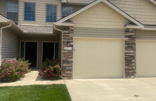 2215 Burningwood - 2215 SW Burning Wood Ln, Lee's Summit, MO 64082