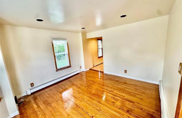 73 Davison Avenue Gallery 4