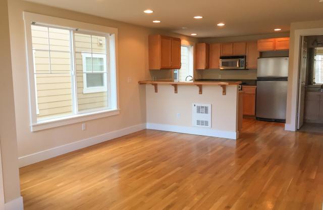 Available 3 Bedroom Townhouse $500 Off First Month's Rent! Gallery 4