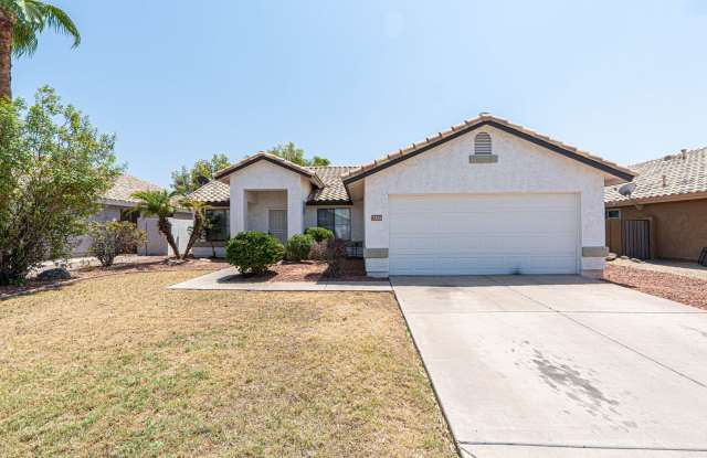Warm and Inviting 4 Bed/2 bath in Superstition Springs! - 7221 East Medina Avenue, Mesa, AZ 85209
