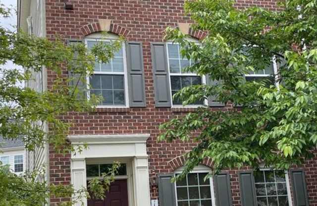 12746 Stone Lined Cir - 12746 Stone Lined Circle, Lake Ridge, VA 22192