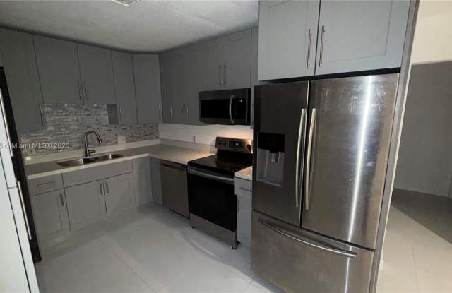 1935 Rodman St - 1935 Rodman Street, Hollywood, FL 33020