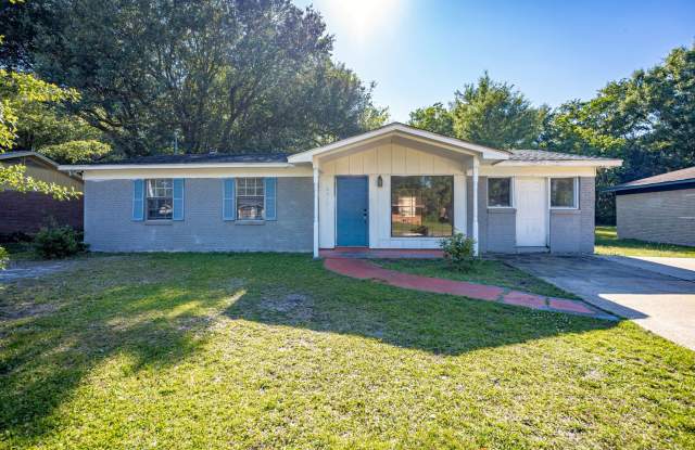 3 Bed 2 Bath home in Moss Point photos photos