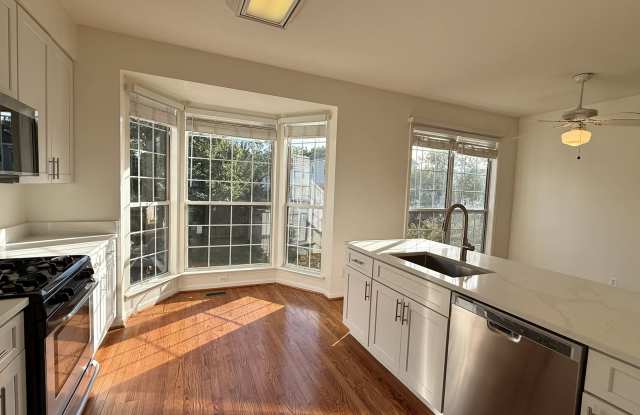 47612 Watkins Island Square Gallery 1