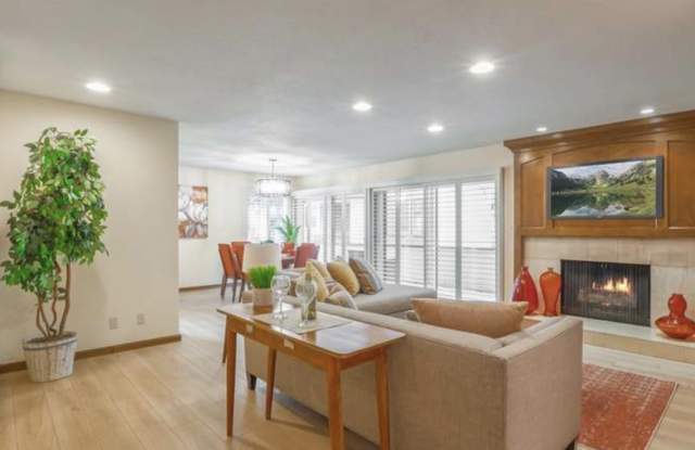 6272 Riviera Cir Gallery 2