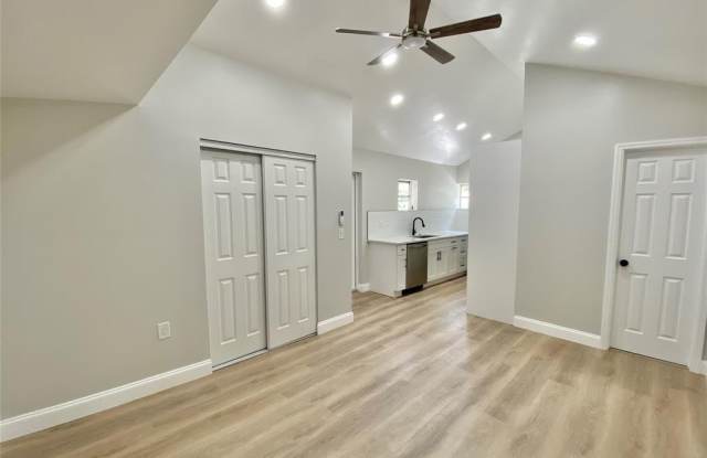 426 S L Street - B photos photos