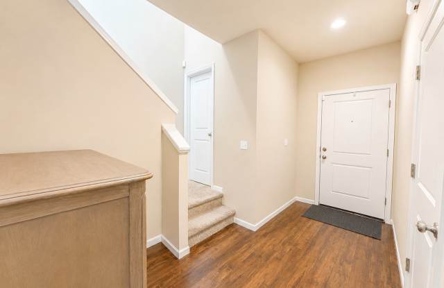 Large 4 Bedroom Home with EV Charger and Solar in Bethany Area / **MOVE-IN SPECIAL: 2 WEEKS FREE WITH 12 MONTH LEASE!!** Gallery 4