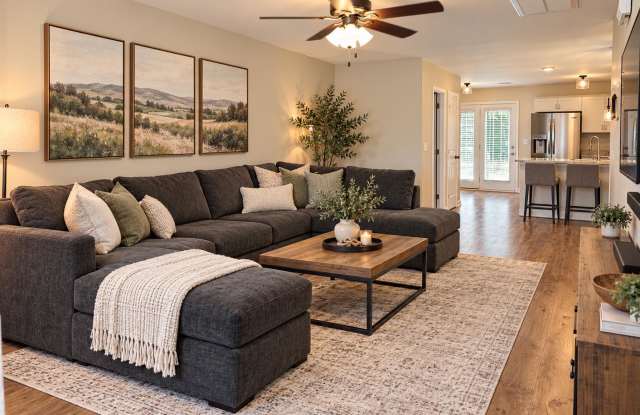 Close to I-24! 2 bed/2.5 Bth Condo! Nice!! Gallery 1