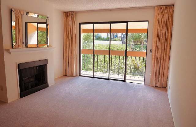 Golden Oaks 2 bedroom condo. Sweeping bay views. Rarely available.. Gallery 4