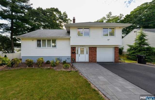 154 Middlesex Avenue photos photos