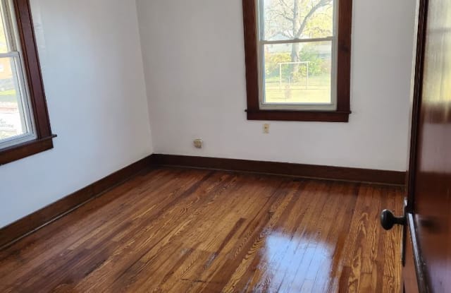 2021 fairview st 2021 fairview st #2 - 2021 Fairview Street, Anderson, IN 46016