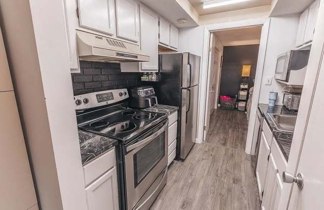 808 Cocheco Ct photos photos