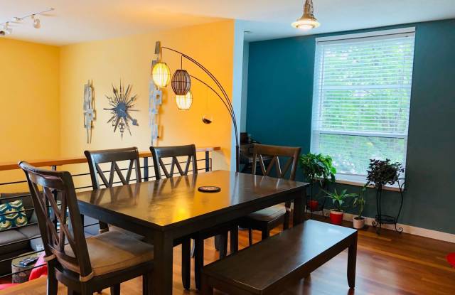 5926 California Ave SW Unit C - 5926 California Avenue Southwest, Seattle, WA 98136